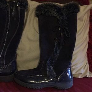 91/2 W vinyl, Swede, faux side & top worn 3 times